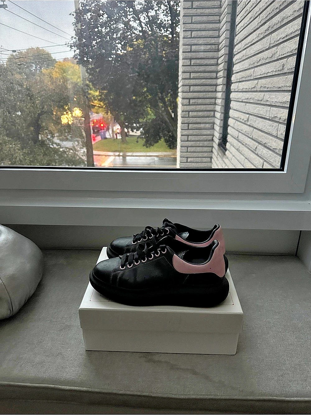 Alexander McQueen Oversized Sneaker Black Sugar Pink